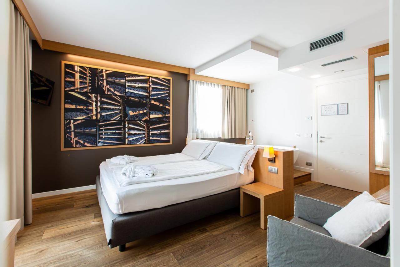 Wine Hotel Retici Balzi Poggiridenti Eksteriør billede
