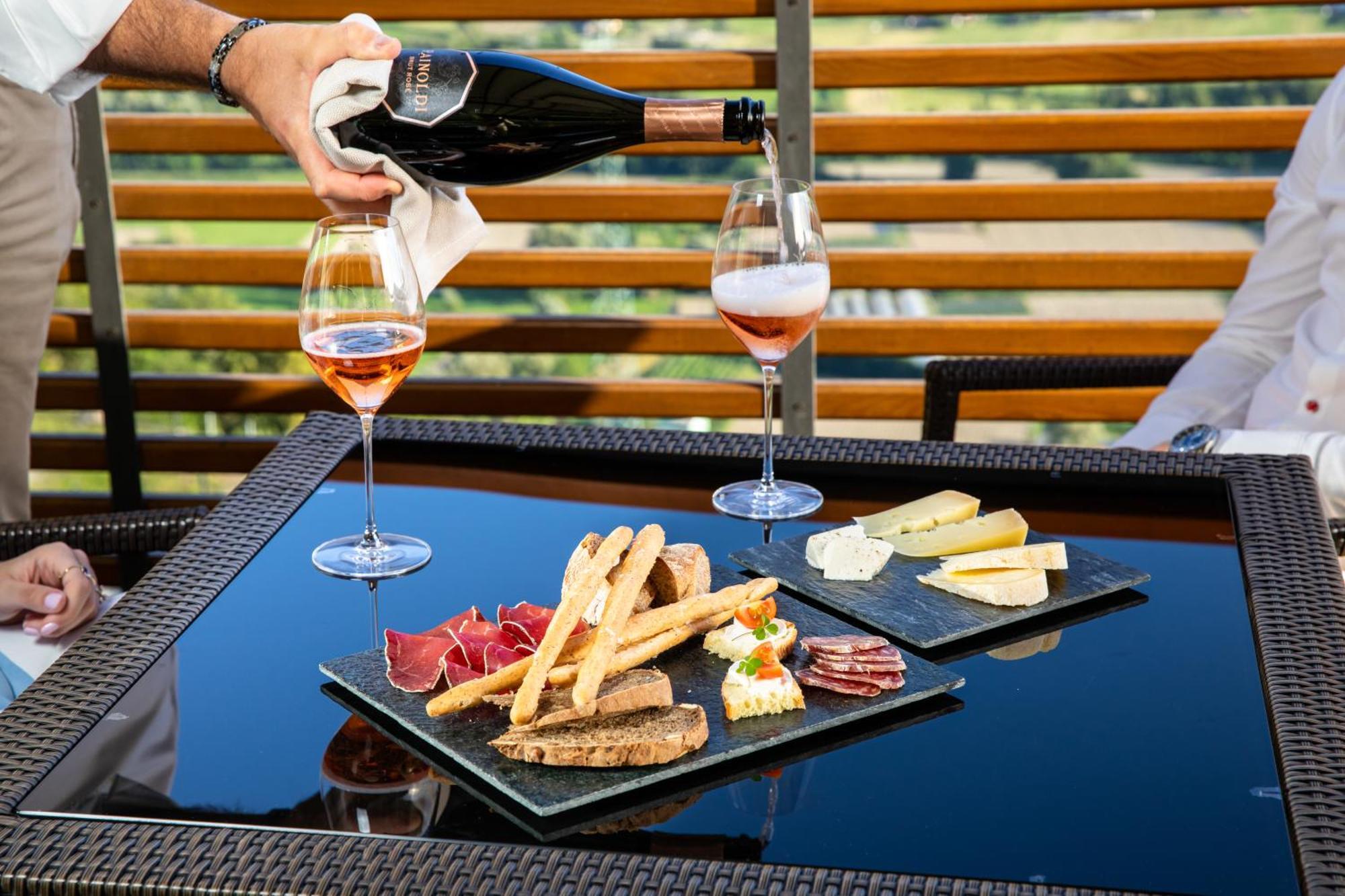 Wine Hotel Retici Balzi Poggiridenti Eksteriør billede