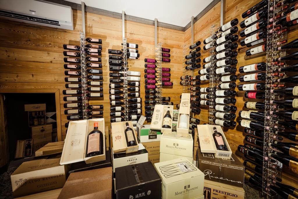 Wine Hotel Retici Balzi Poggiridenti Eksteriør billede